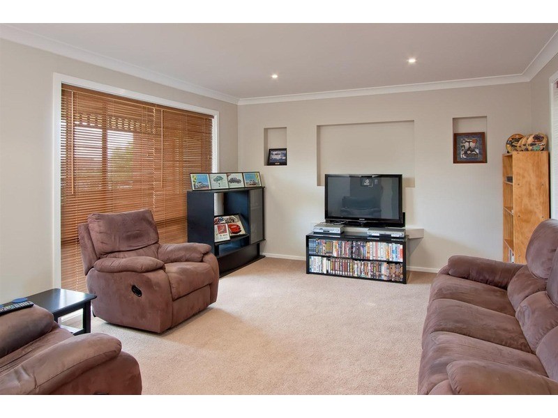 13  Kirrang  Avenue, Glenfield Park NSW 2650