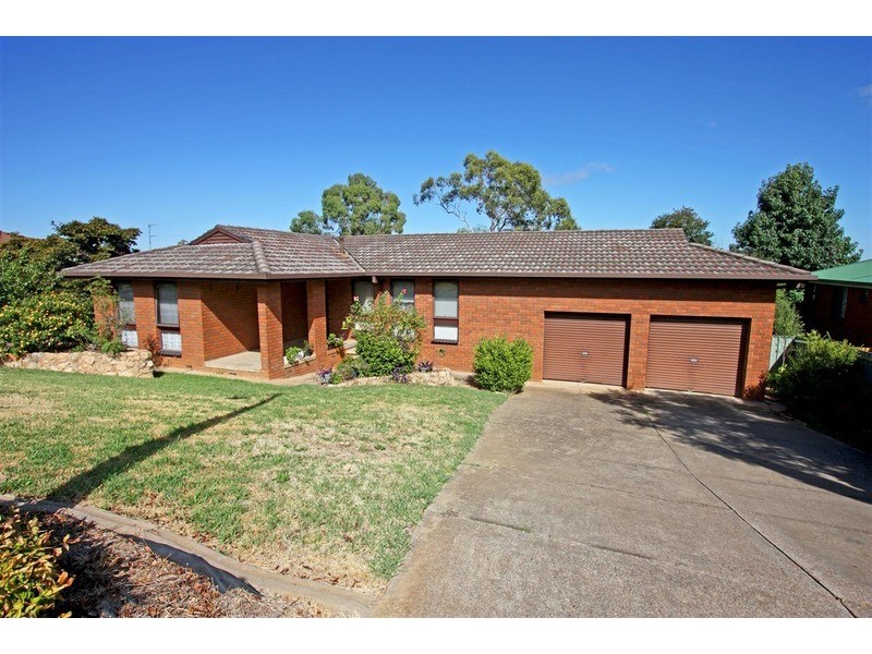 8 Amsterdam Crescent, Tolland NSW 2650