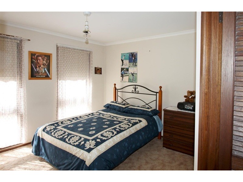 8 Amsterdam Crescent, Tolland NSW 2650