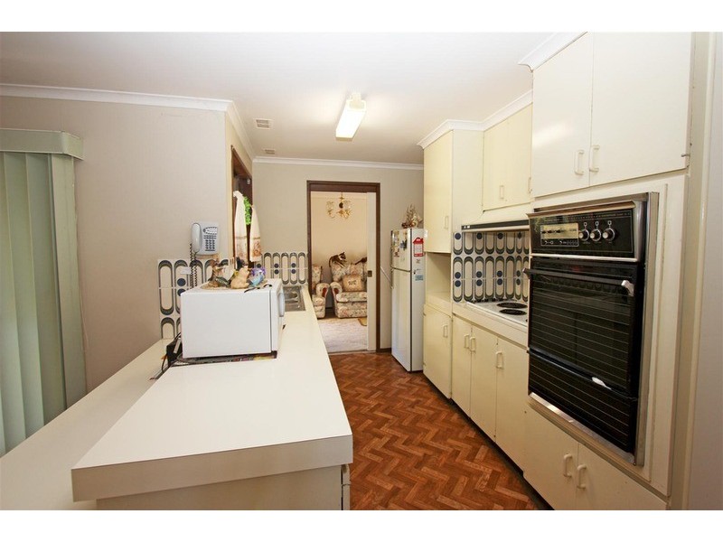 8 Amsterdam Crescent, Tolland NSW 2650