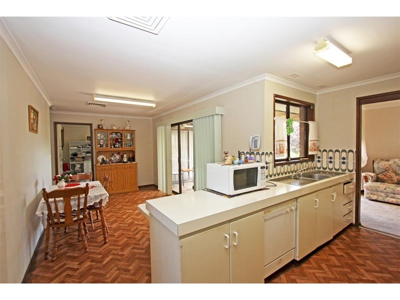 8 Amsterdam Crescent, Tolland NSW 2650