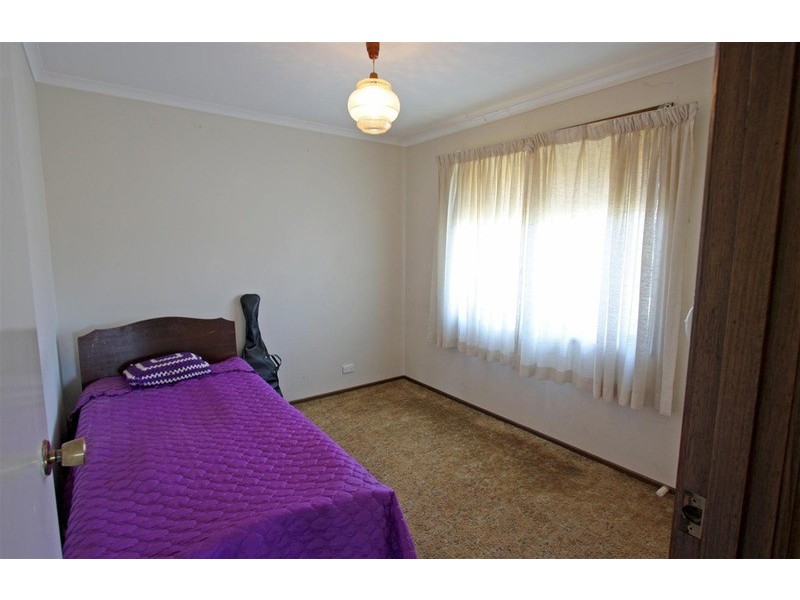 8 Amsterdam Crescent, Tolland NSW 2650