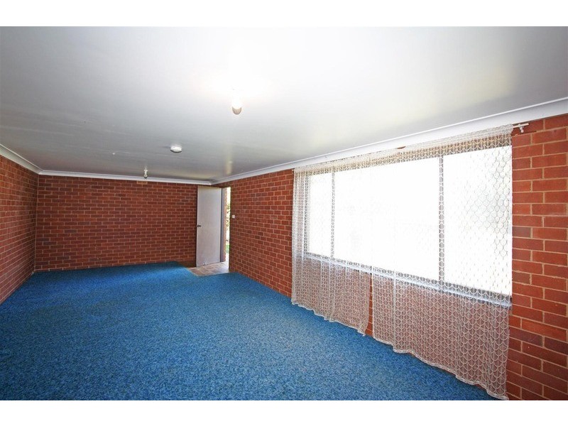 8 Amsterdam Crescent, Tolland NSW 2650