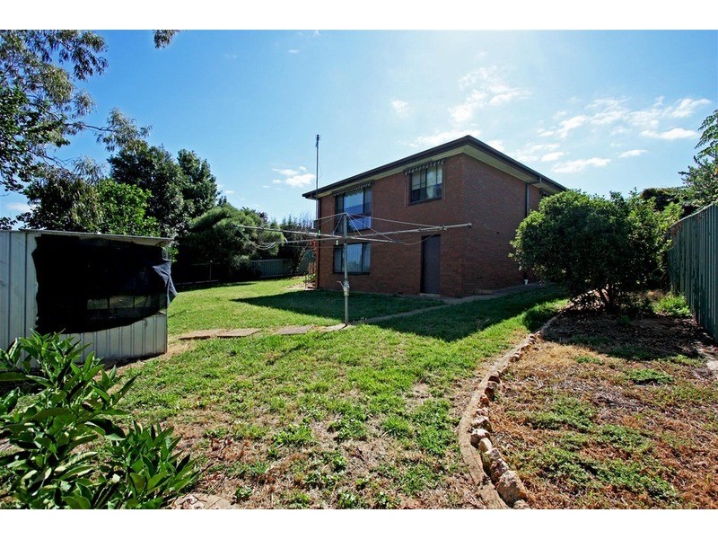 8 Amsterdam Crescent, Tolland NSW 2650