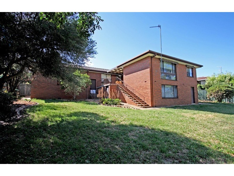 8 Amsterdam Crescent, Tolland NSW 2650