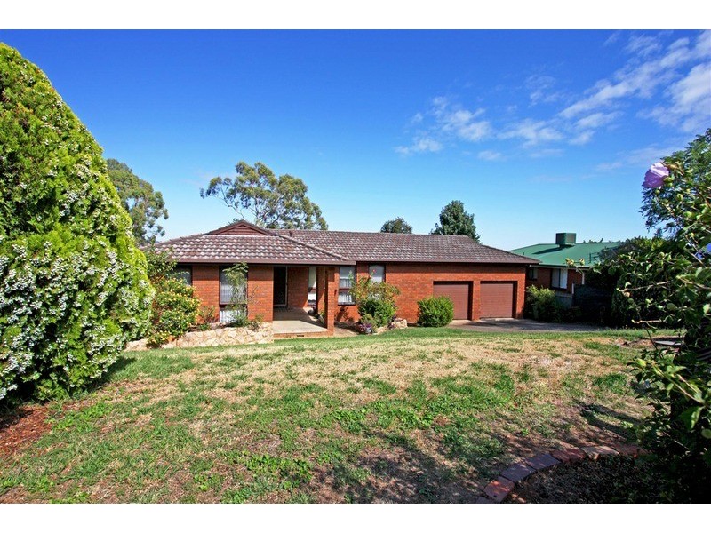 8 Amsterdam Crescent, Tolland NSW 2650