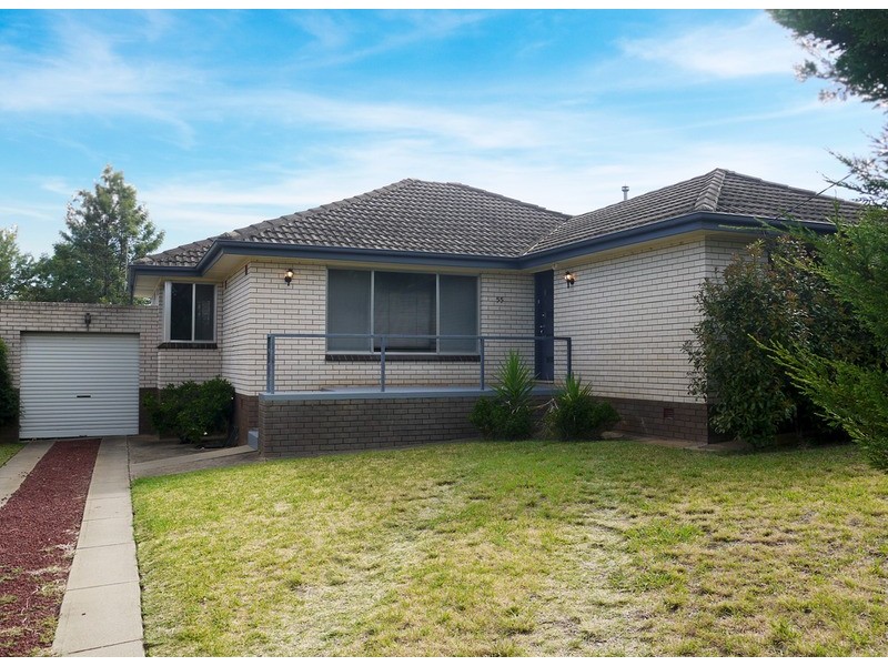 55 Nixon  Crescent, Tolland NSW 2650