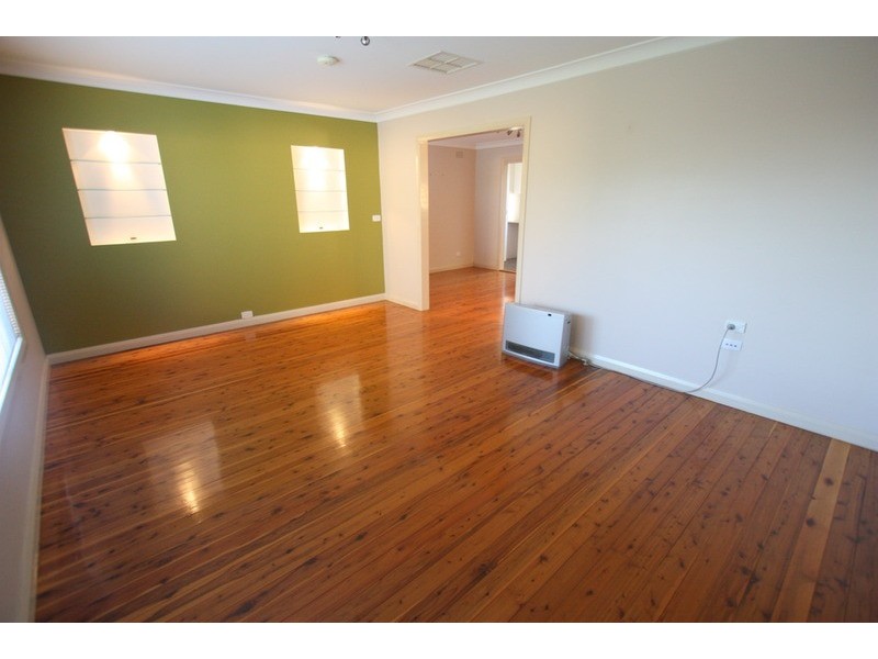 55 Nixon  Crescent, Tolland NSW 2650