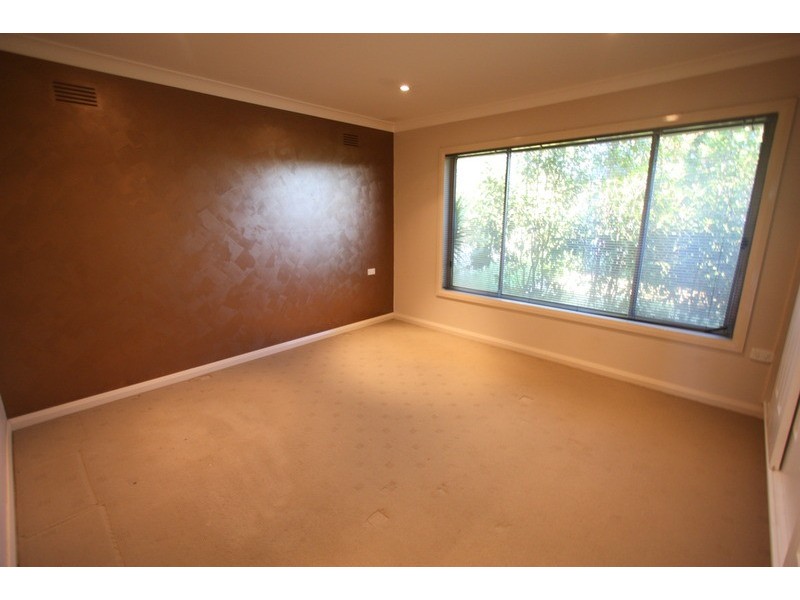 55 Nixon  Crescent, Tolland NSW 2650