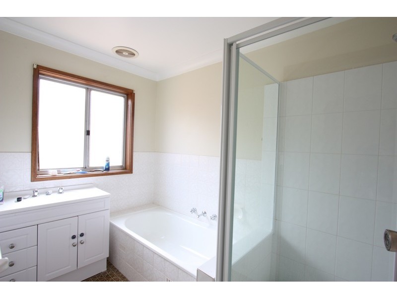 16 Main Street, Lake Albert NSW 2650
