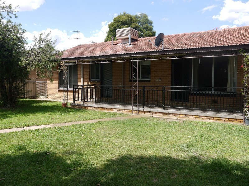 16 Main Street, Lake Albert NSW 2650