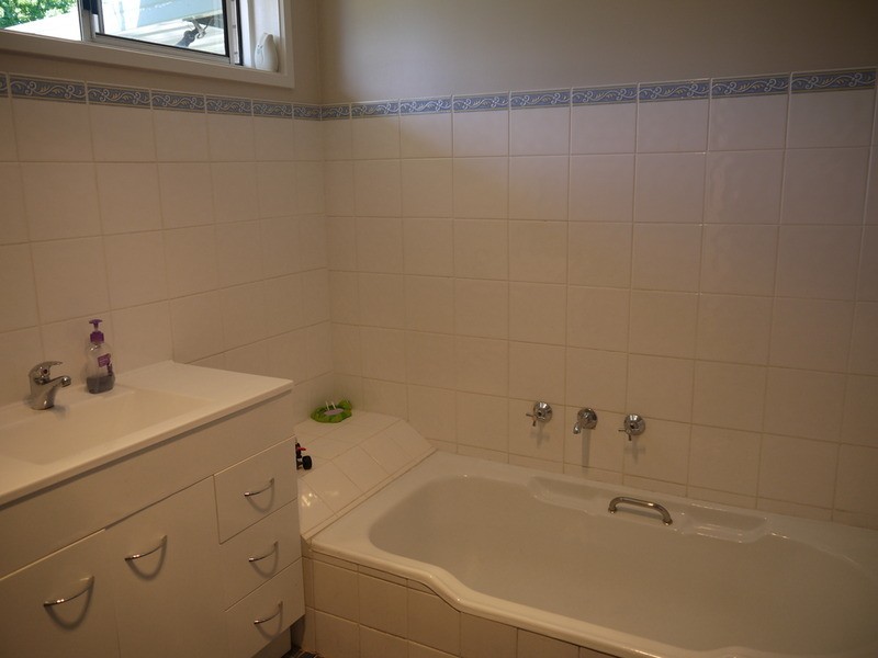 16 Bavaria Street, Tolland NSW 2650