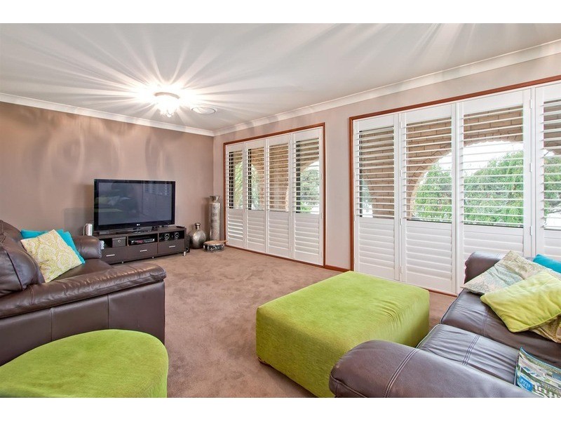 8 Eastlake  Drive, Lake Albert NSW 2650