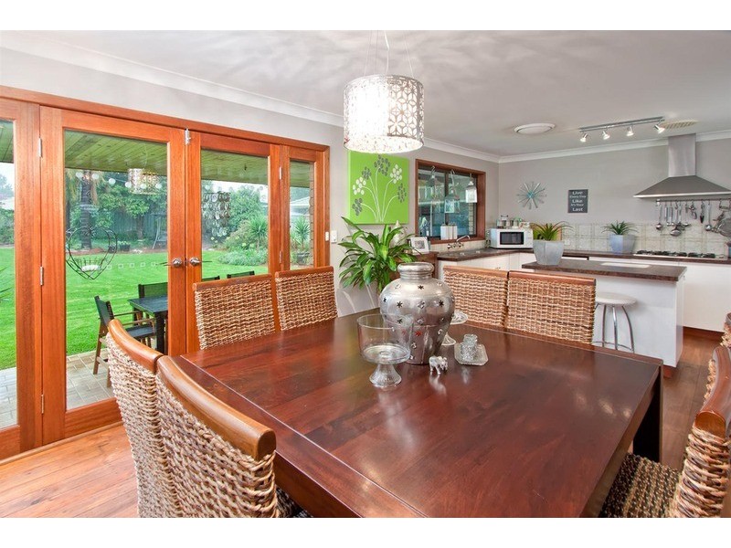 8 Eastlake  Drive, Lake Albert NSW 2650