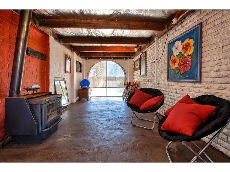 8 Eastlake  Drive, Lake Albert NSW 2650