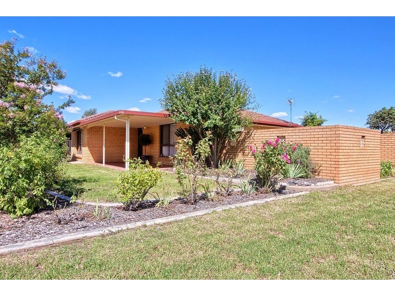 8 Ontario Drive, Lake Albert NSW 2650
