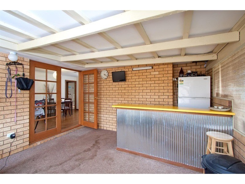 8 Ontario Drive, Lake Albert NSW 2650