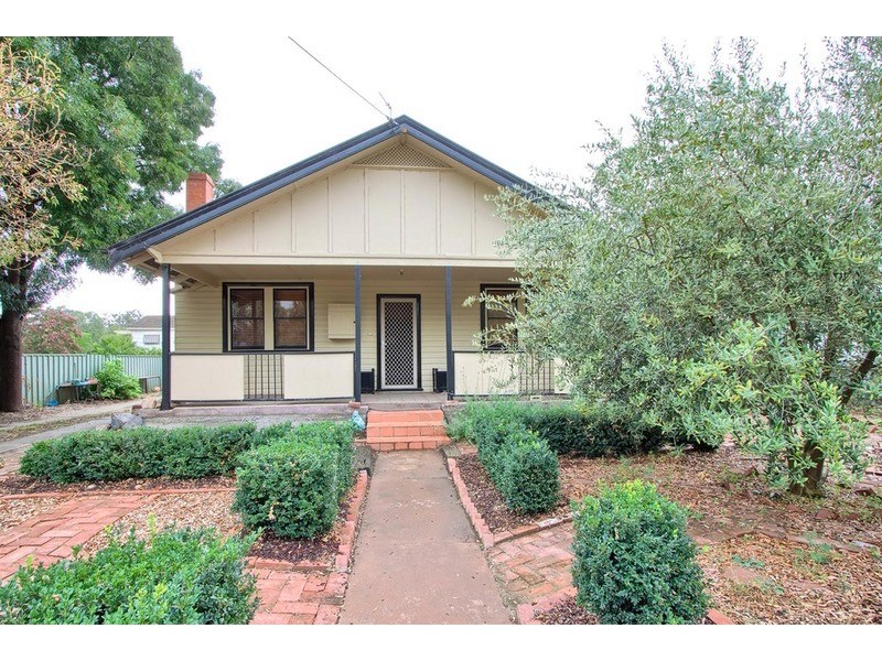 6 Hampden Avenue, North Wagga Wagga NSW 2650