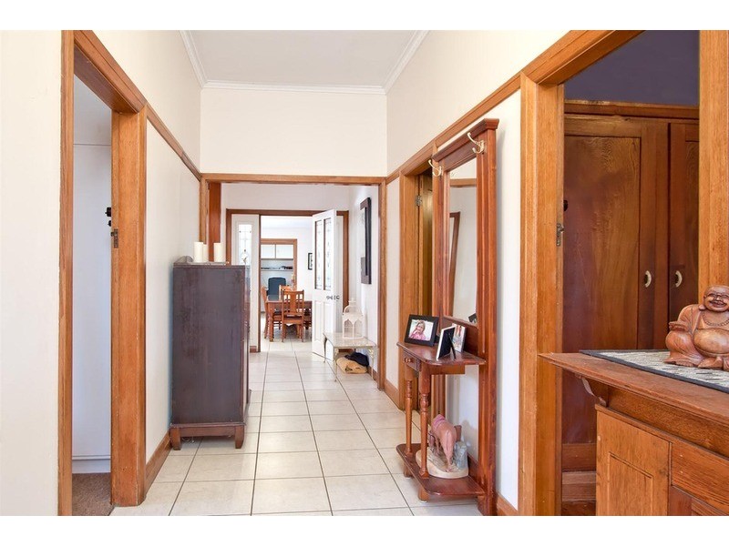 6 Hampden Avenue, North Wagga Wagga NSW 2650