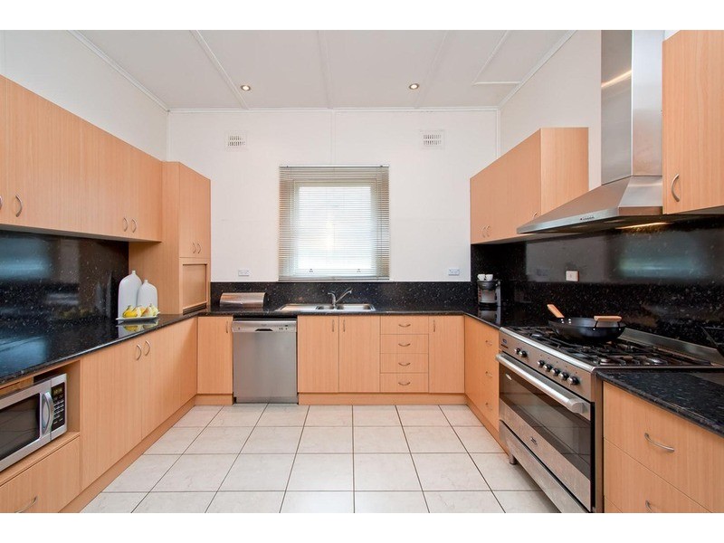 6 Hampden Avenue, North Wagga Wagga NSW 2650