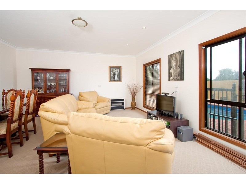 6 Hampden Avenue, North Wagga Wagga NSW 2650