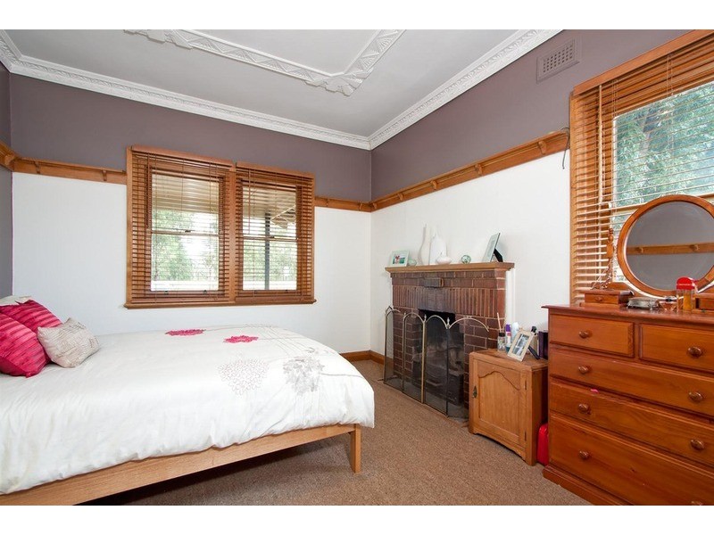 6 Hampden Avenue, North Wagga Wagga NSW 2650