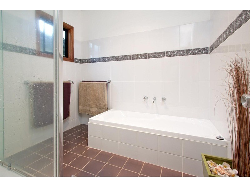 6 Hampden Avenue, North Wagga Wagga NSW 2650