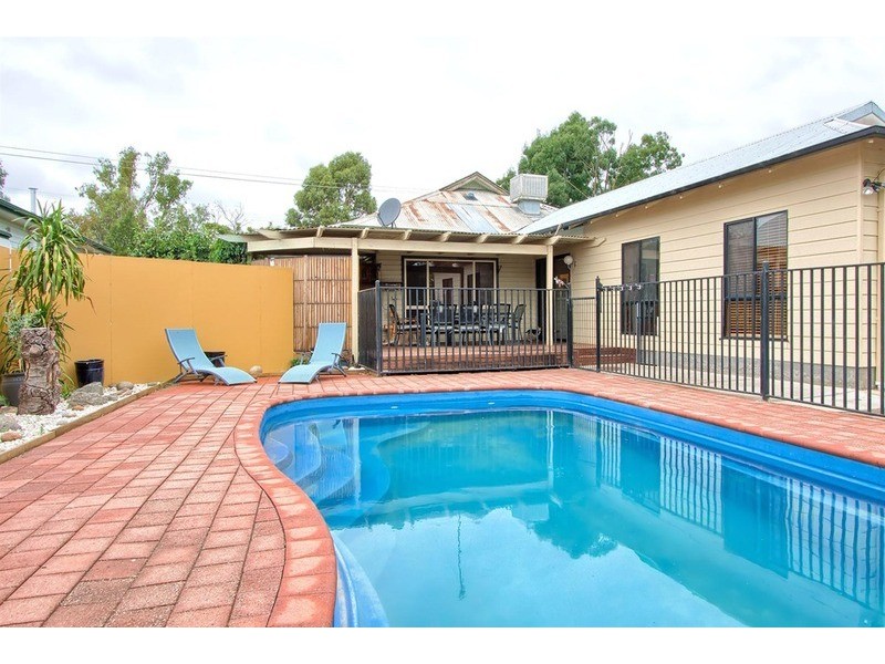 6 Hampden Avenue, North Wagga Wagga NSW 2650