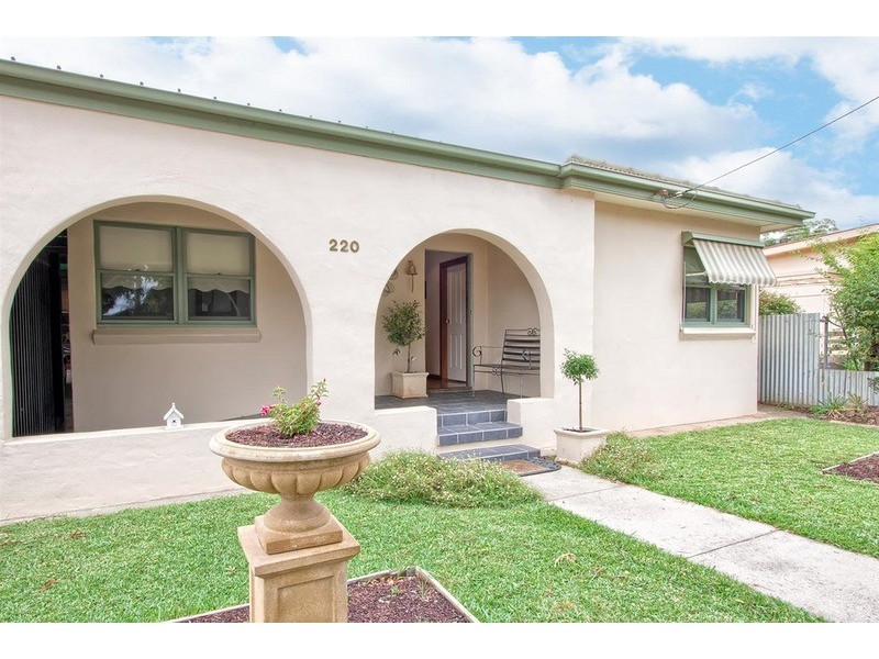 220 Kincaid  Street, Wagga Wagga NSW 2650