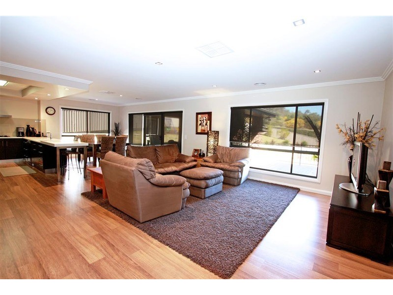 6 Kyalla Place, Bourkelands NSW 2650