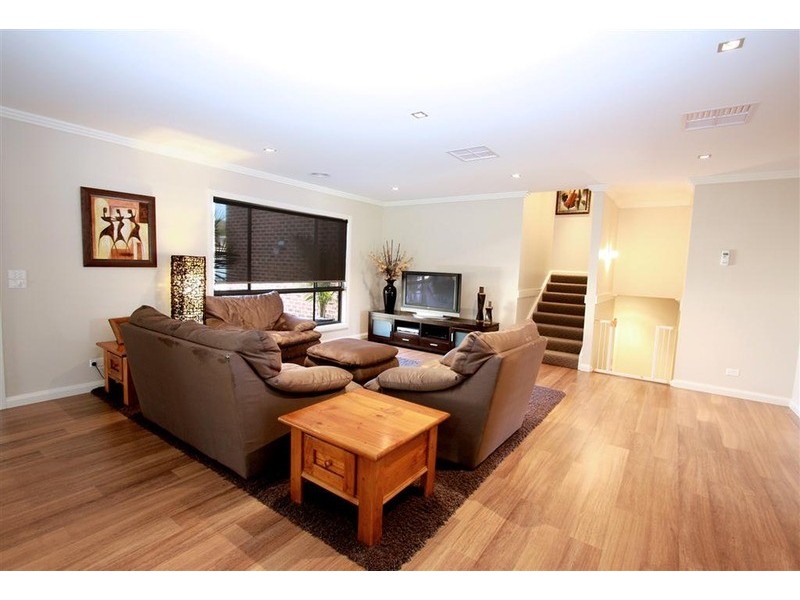 6 Kyalla Place, Bourkelands NSW 2650