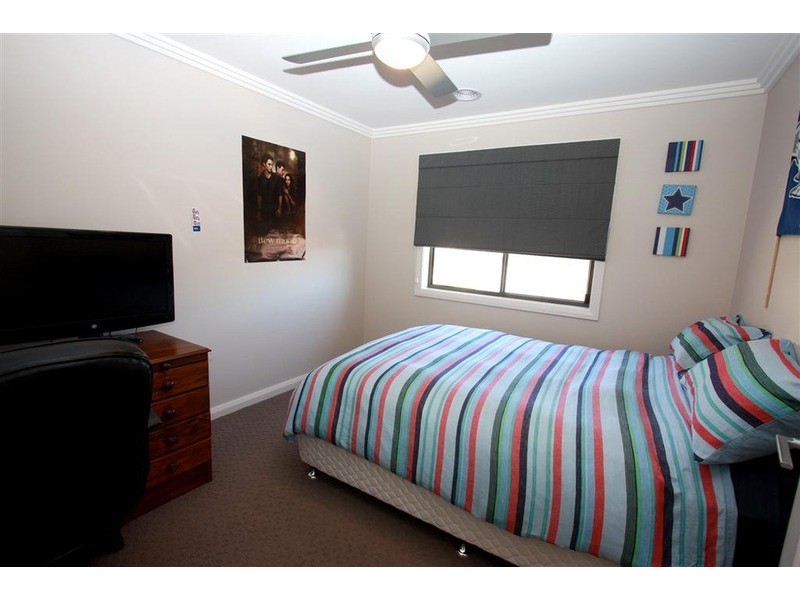 6 Kyalla Place, Bourkelands NSW 2650