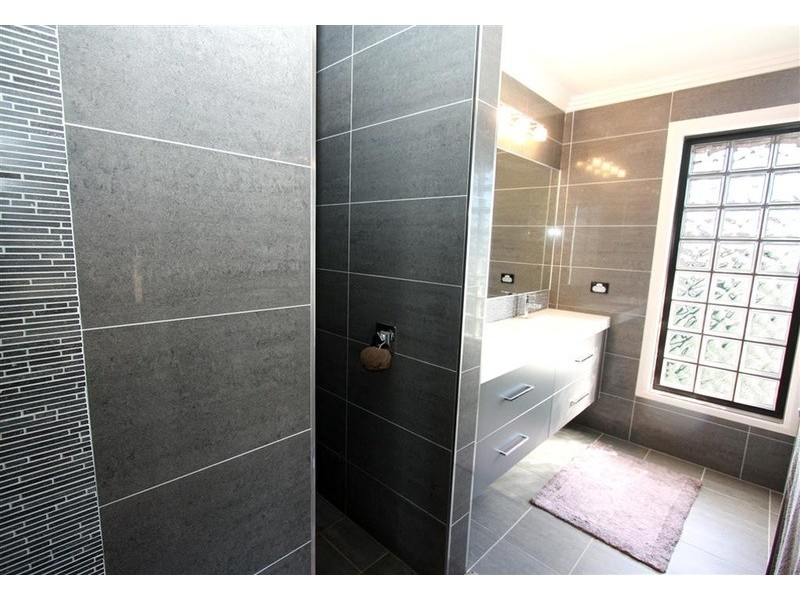 6 Kyalla Place, Bourkelands NSW 2650