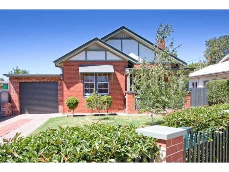 16 Gormly Avenue, Wagga Wagga NSW 2650