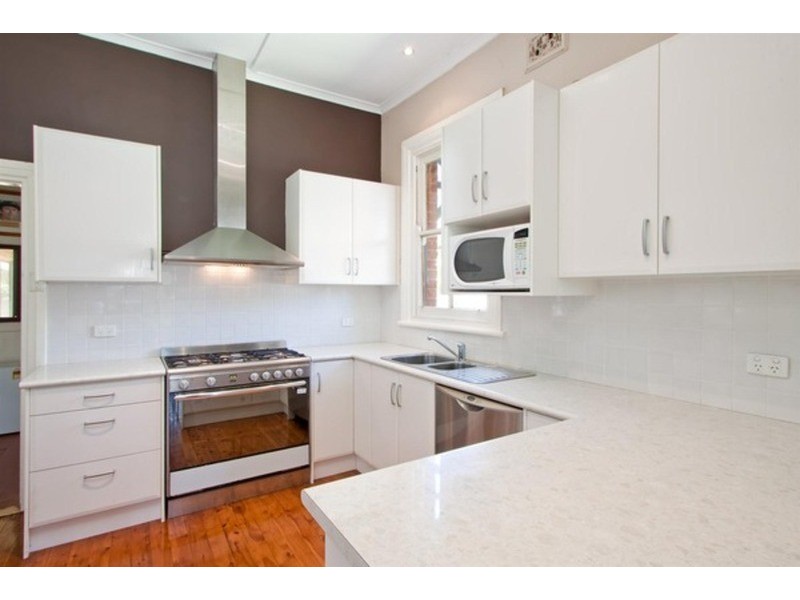 16 Gormly Avenue, Wagga Wagga NSW 2650