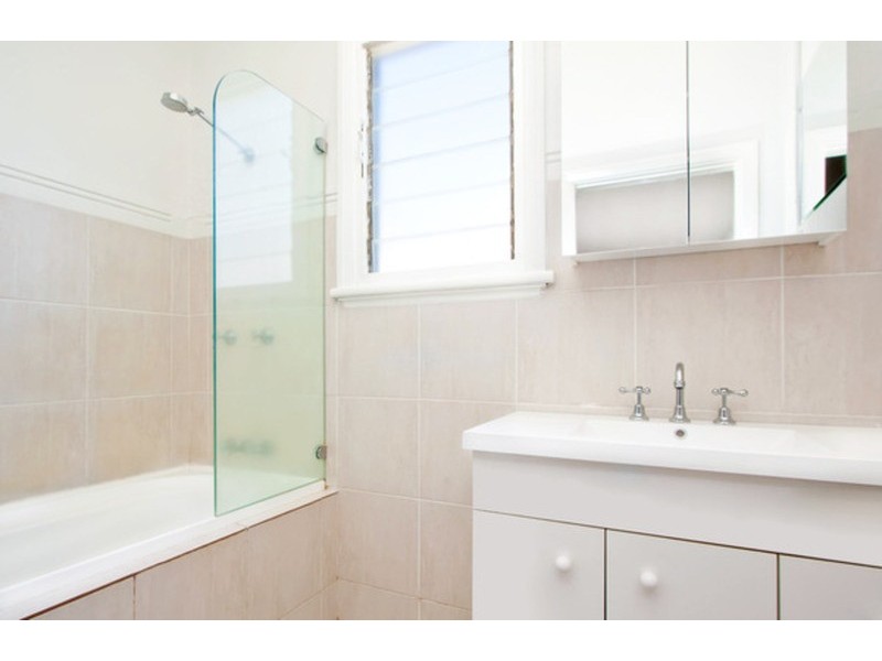 16 Gormly Avenue, Wagga Wagga NSW 2650
