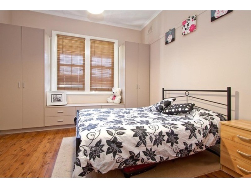 16 Gormly Avenue, Wagga Wagga NSW 2650