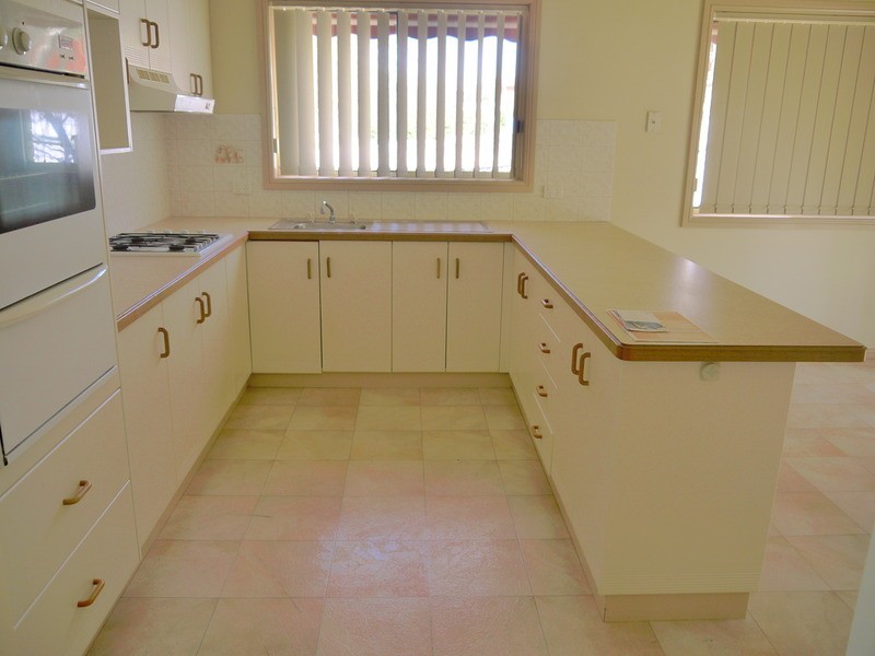 2/1 Melville Place, Tatton NSW 2650