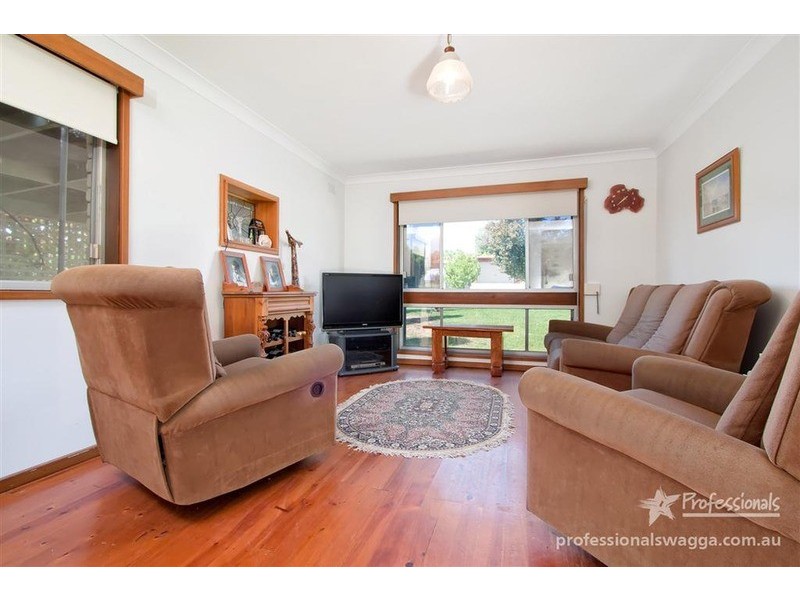 6 Truman Avenue, Tolland NSW 2650