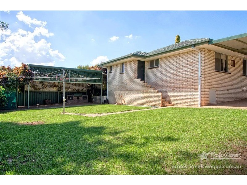 6 Truman Avenue, Tolland NSW 2650