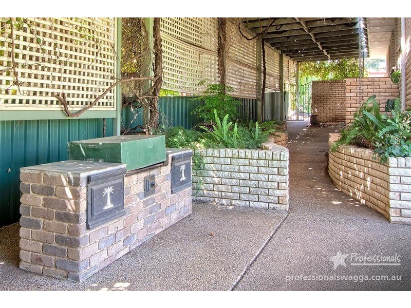 6 Truman Avenue, Tolland NSW 2650