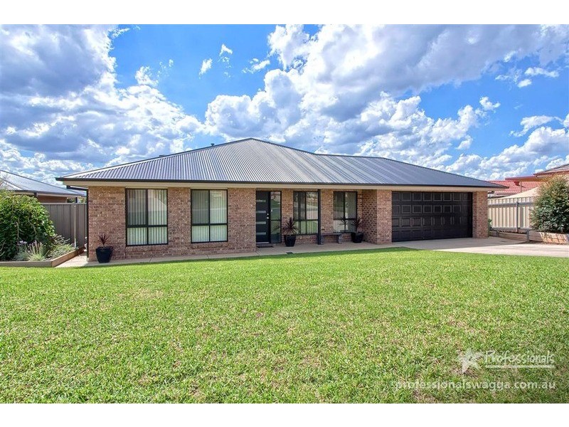 29  Yarrawah Crescent, Bourkelands NSW 2650