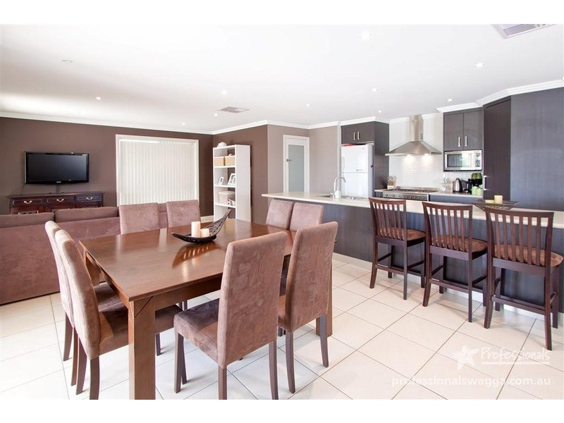 29  Yarrawah Crescent, Bourkelands NSW 2650