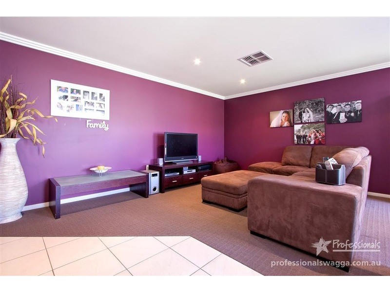 29  Yarrawah Crescent, Bourkelands NSW 2650