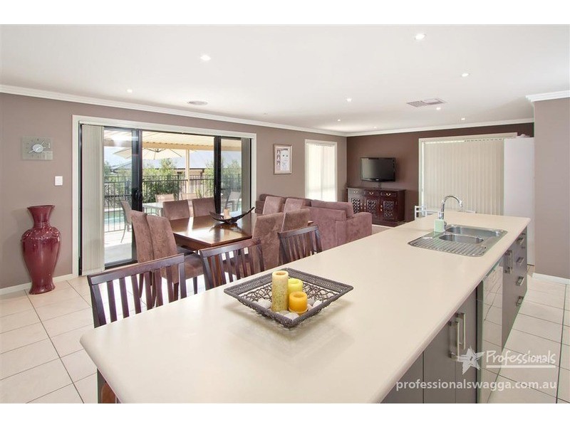 29  Yarrawah Crescent, Bourkelands NSW 2650