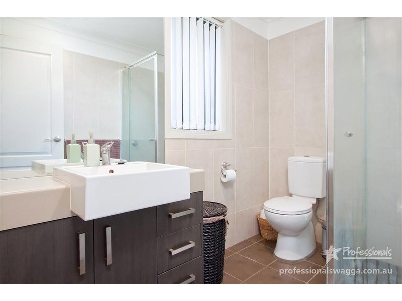 29  Yarrawah Crescent, Bourkelands NSW 2650