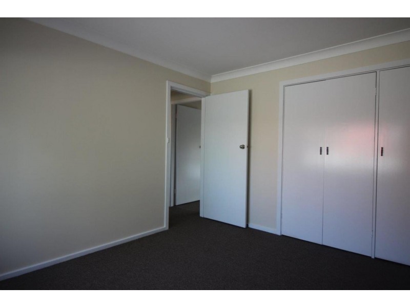 2/2 Cooinbil Crescent, Kooringal NSW 2650