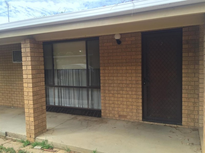 2/2 Cooinbil Crescent, Kooringal NSW 2650