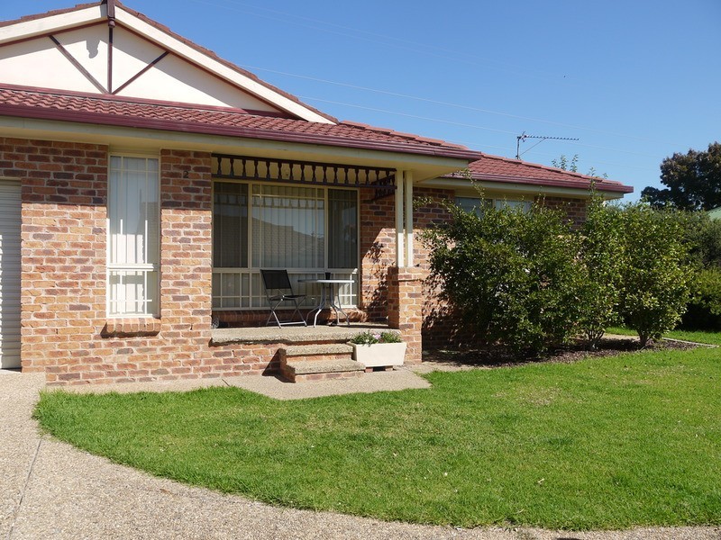 2/8 Malebo  Place, Tatton NSW 2650