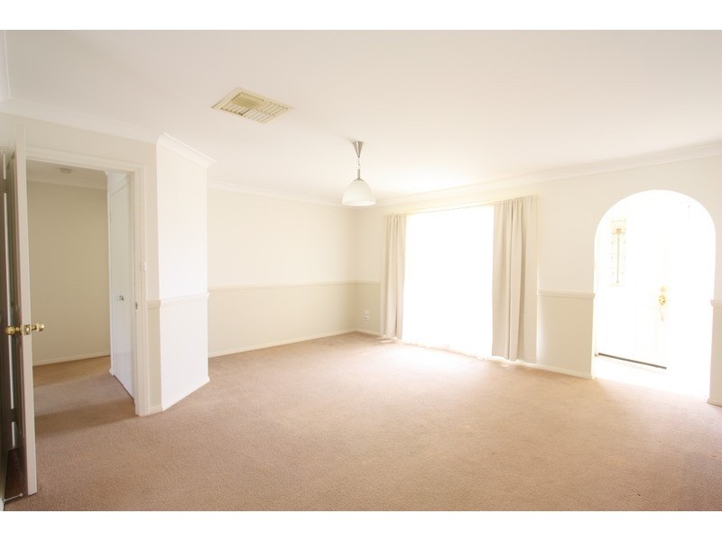 2/8 Malebo  Place, Tatton NSW 2650